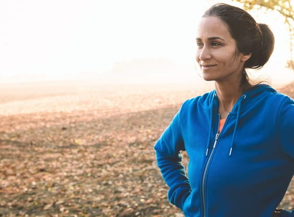Femmes au bord d'un lac